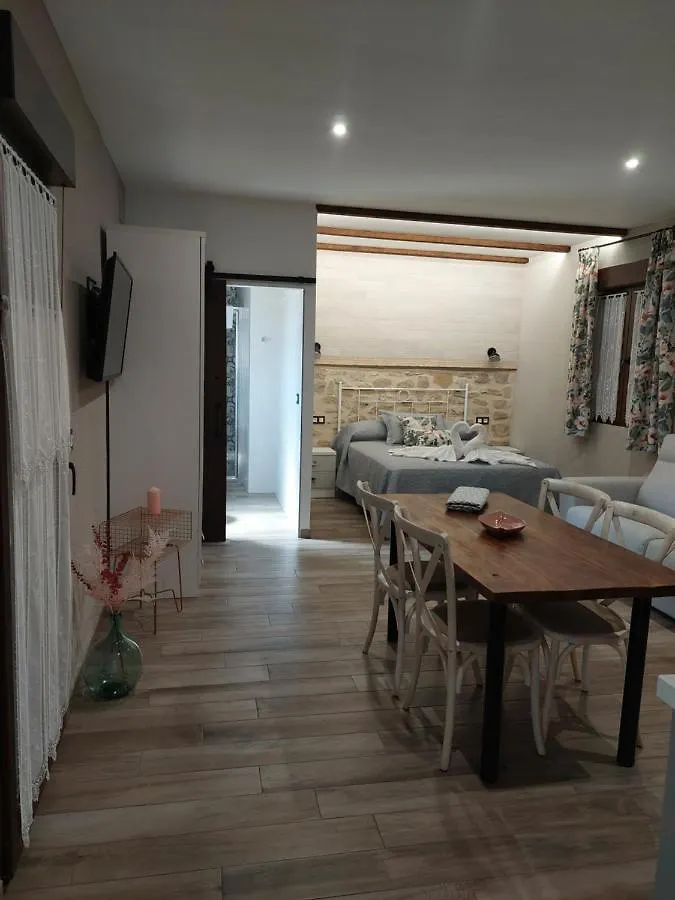 Apartamentos Turisticos El Aove Baeza 0*,