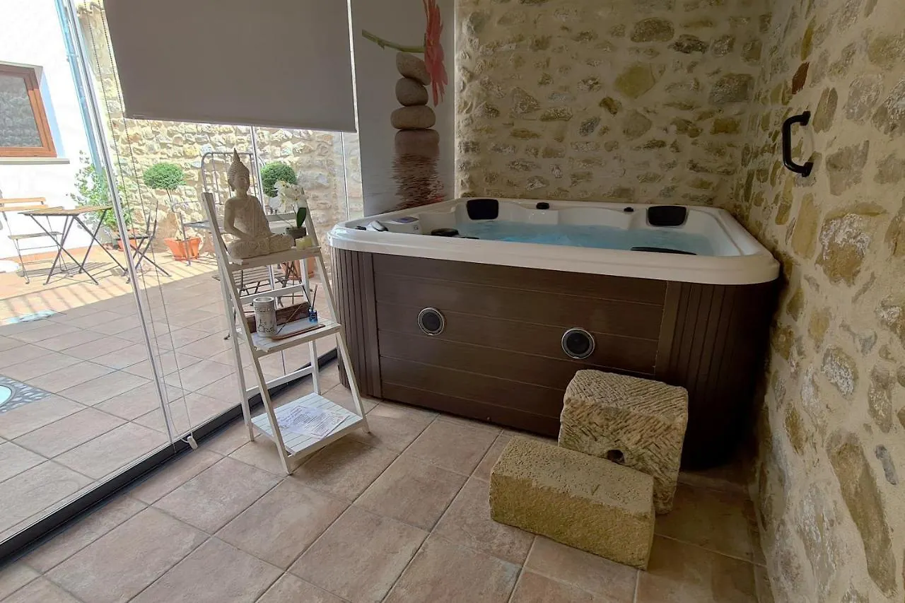 Apartamentos Turisticos El Aove Baeza 0*,